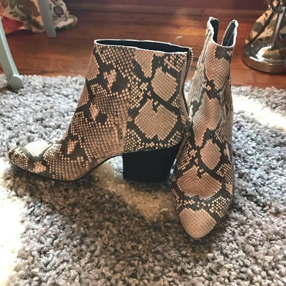 Snakeskin Boots! - Picture 1 of 3